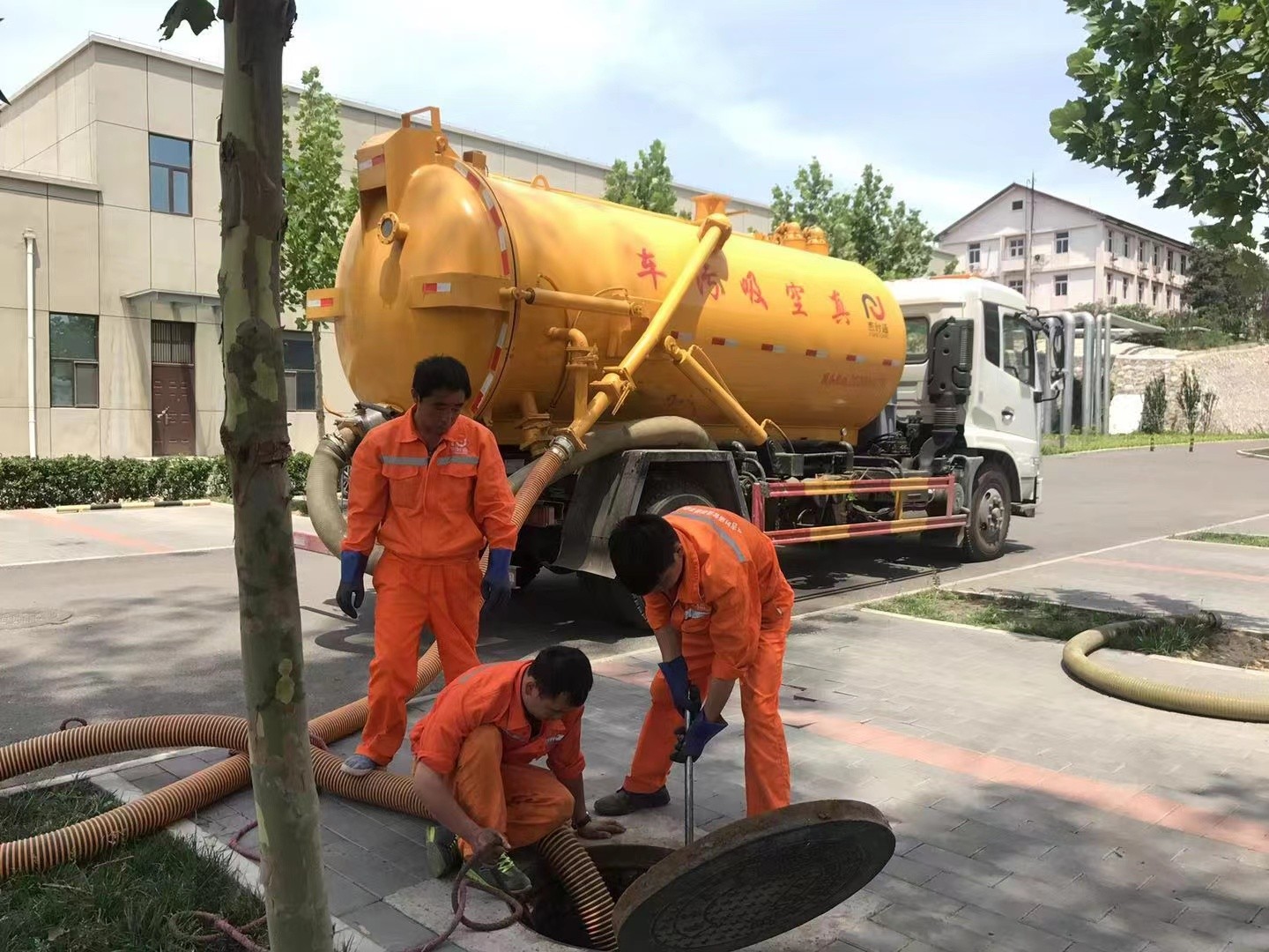 宁阳化粪池清理与5-8吨吸粪车施工效率分析